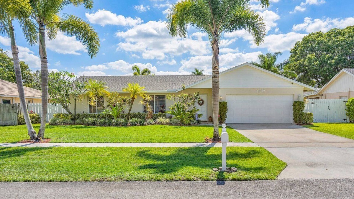Wellington House | Looking for a peaceful getaway? This Wellington "Casita" Home Awaits You!