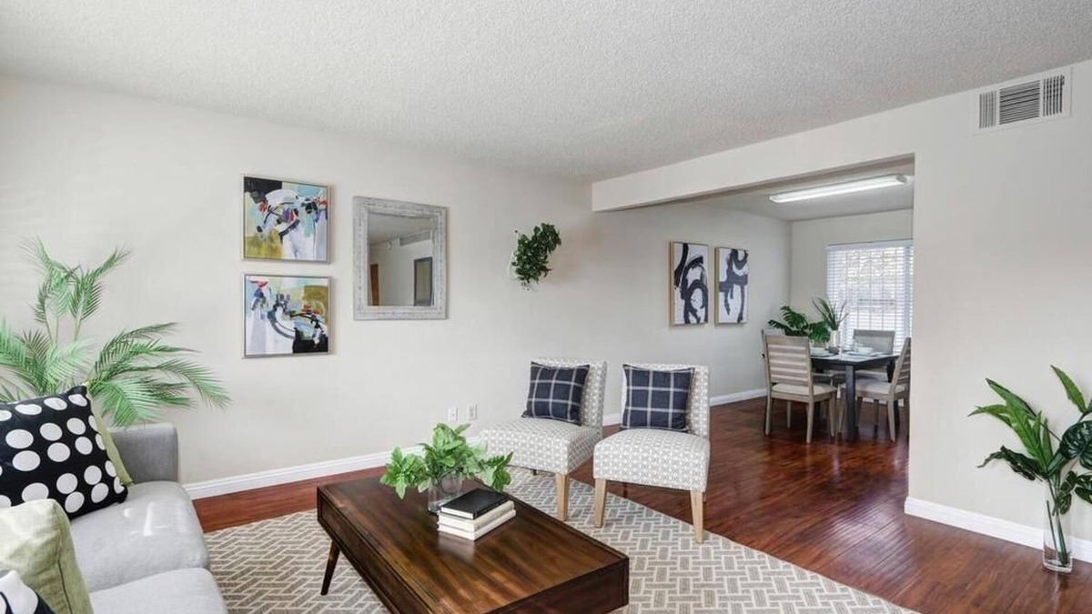 Southwestern Sacramento House | Looking for a vacation? Here you Go! Terrific Family Home with 4 Spacious Bed!
