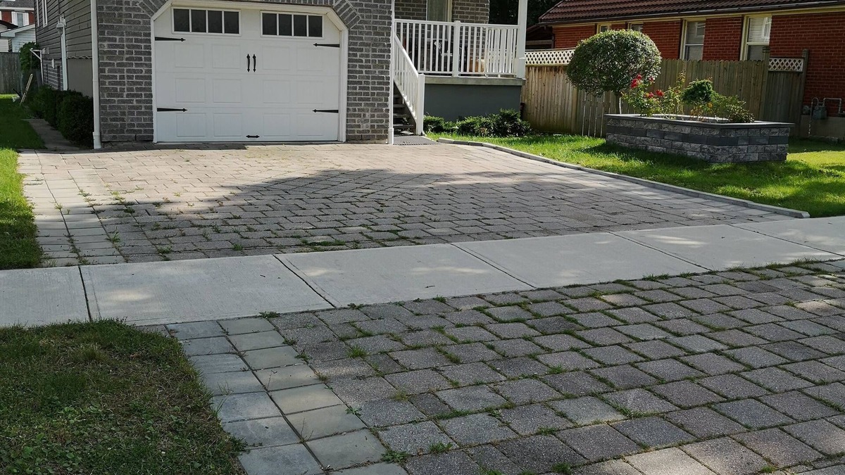 Argyle Apartment | Looking for an apartment-sized living on a dead-end street, only 10 years old