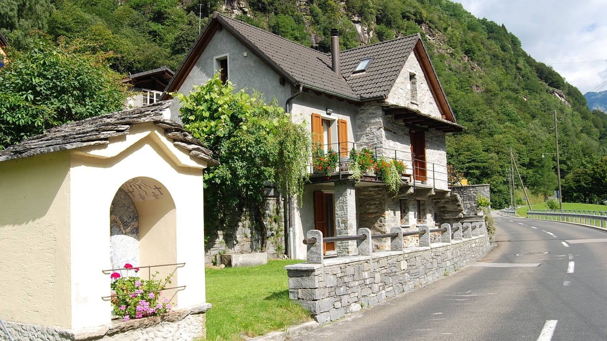 Brione House | Looking for the Essence and Romanticism of the Swiss Italian region of Ticino?