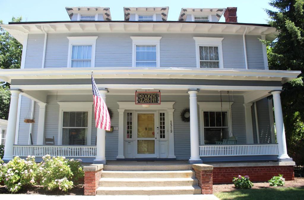 Old Northside Hotel | Looking Glass Inn