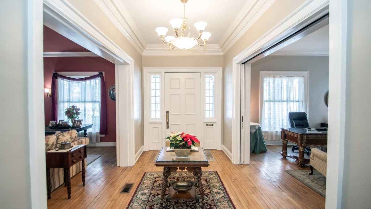Old Northside Bed & Breakfast | Looking Glass Inn