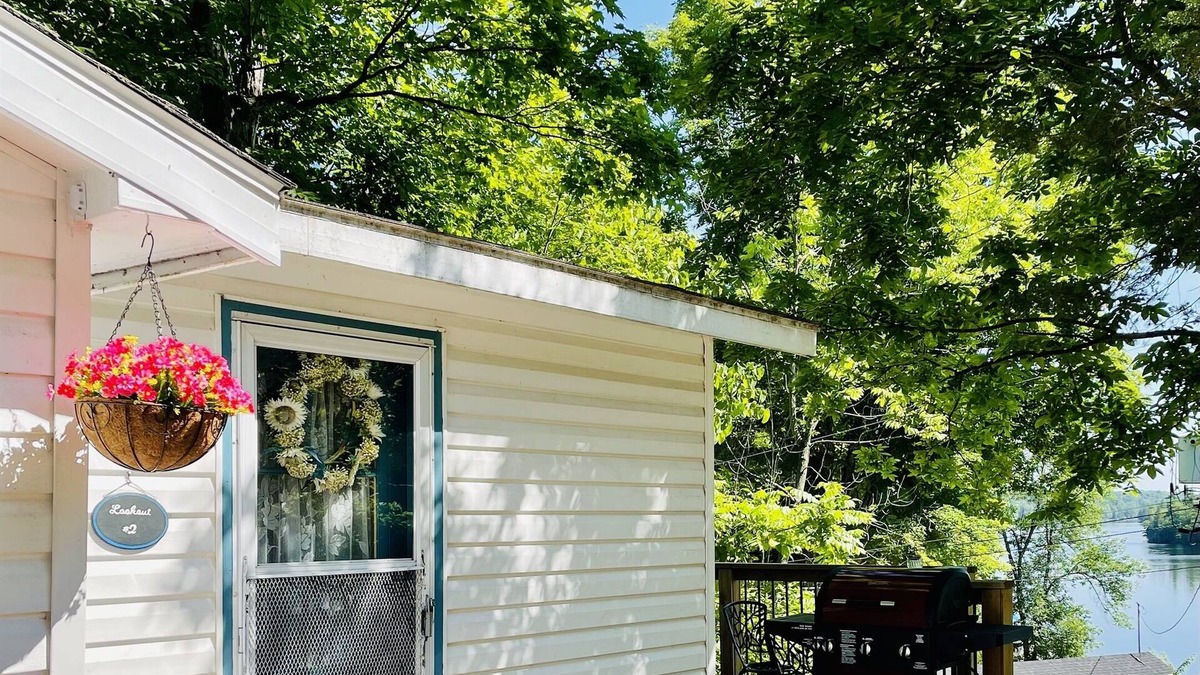 Leeds and the Thousand Islands Cabin | Lookout 2 Cabin on Charleston Lake