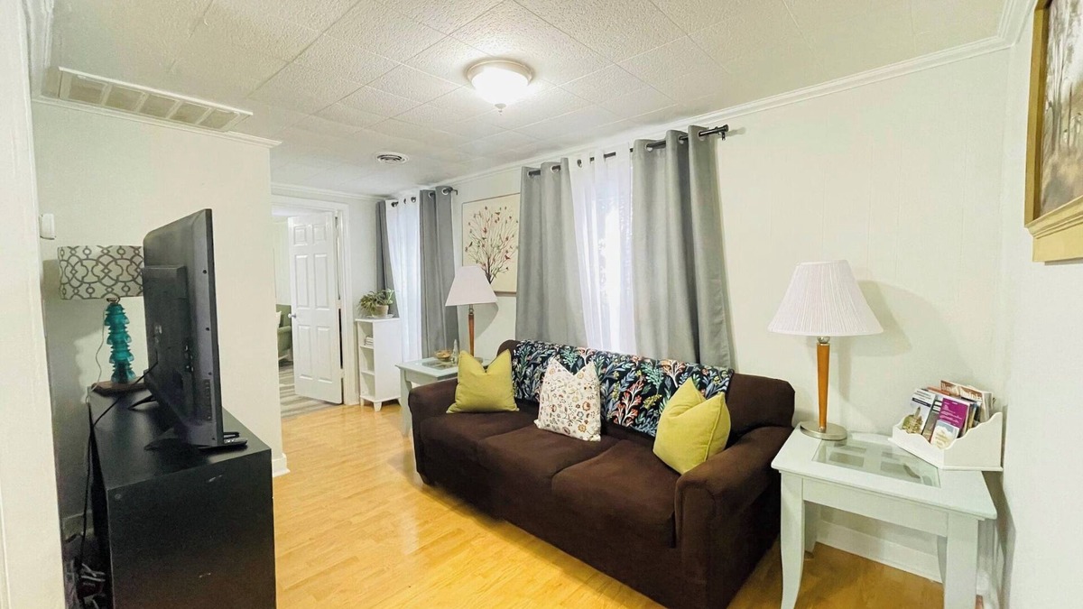 Staunton Apartment | Lookout Apartment