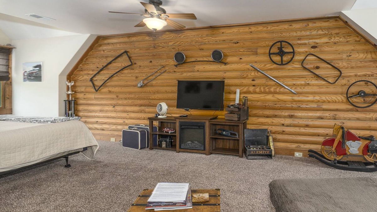 Roanoke Bed & Breakfast | Lookout Suite - Mountain View