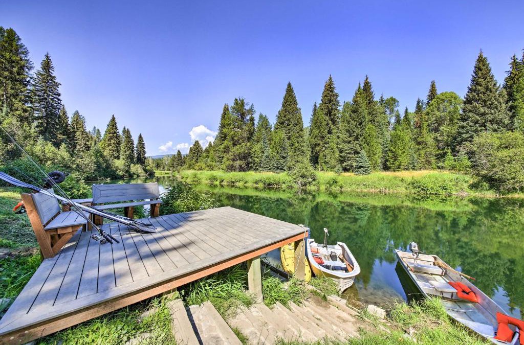 Troy House | Loose Moose Lodge - 31 Acres on Yaak River!