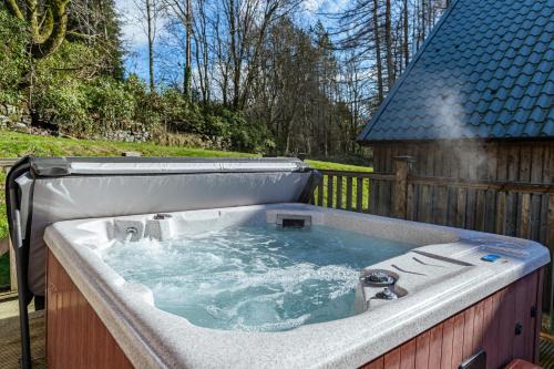 Newton Stewart Ski Chalet | Lord Galloway 33 with Hot Tub