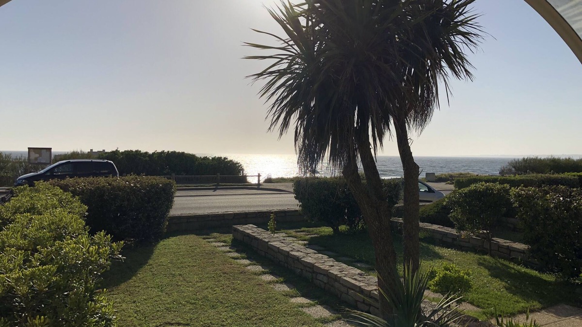 Kerroch Apartment | Loriot1 apartment sea view on the fort blocked, ploemeur