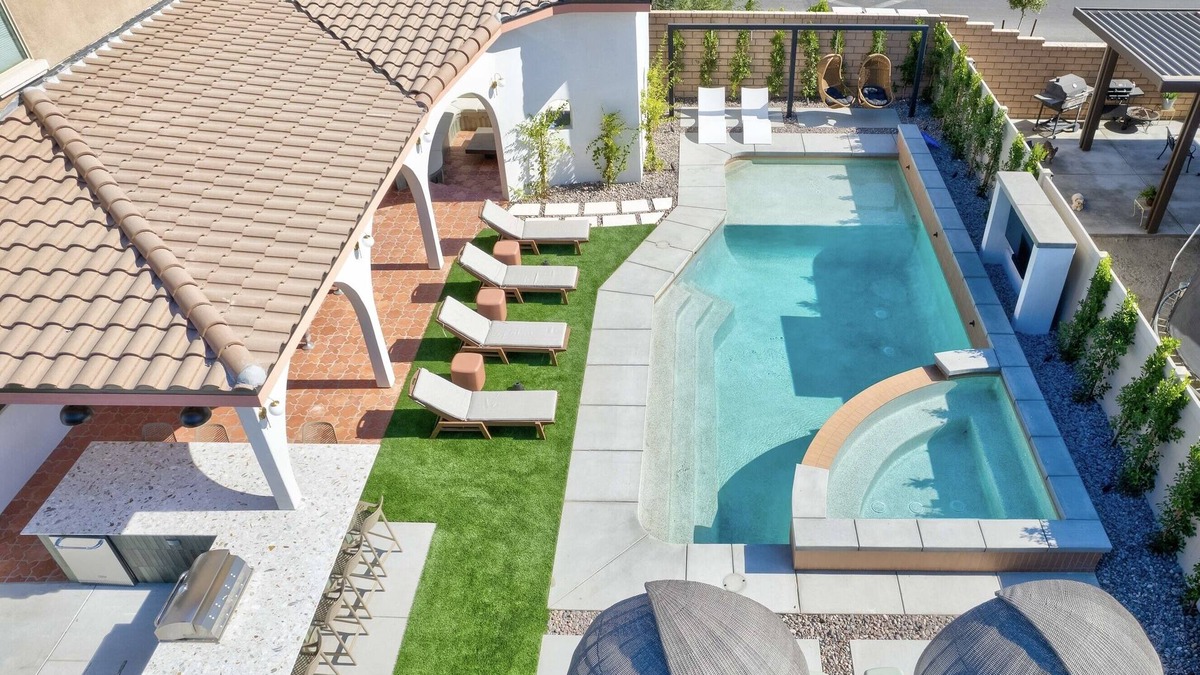 Coachella House | Los Arcos- 7 bedrooom, sleeps 19 Pool Home