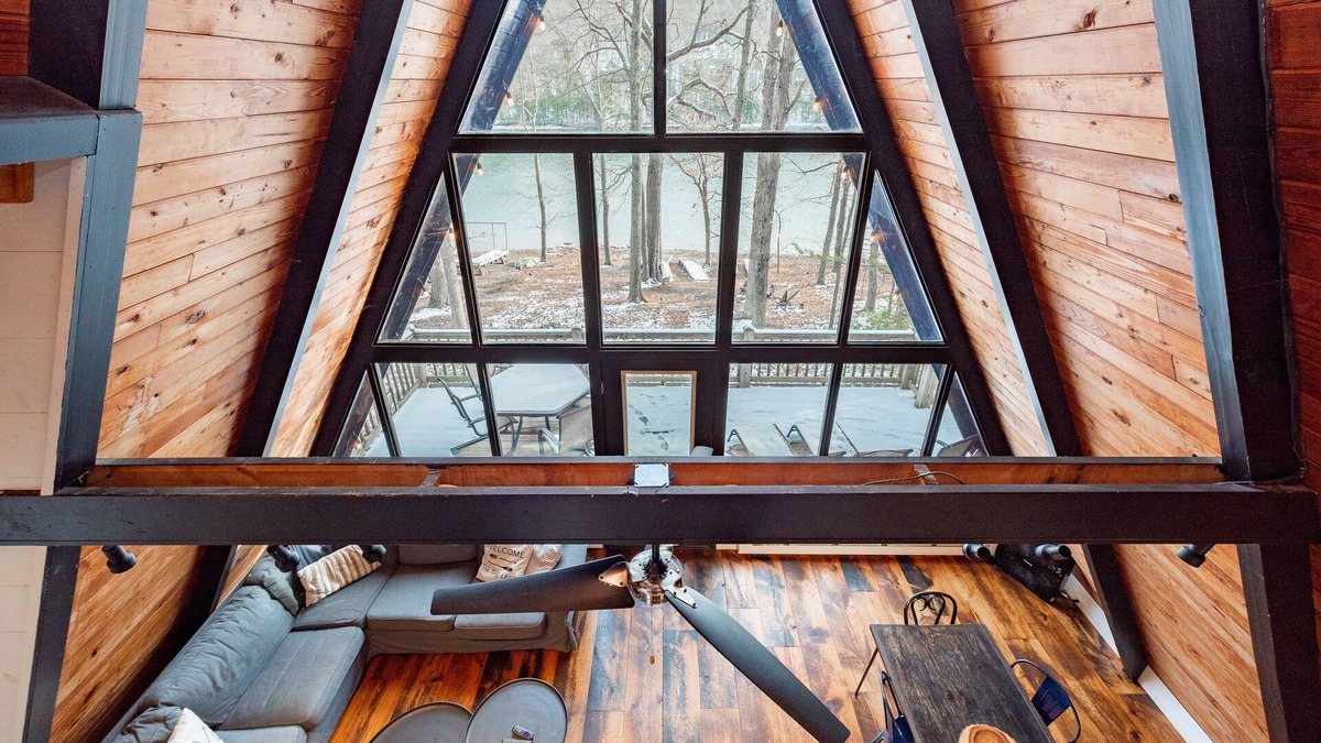 Swanton House | Lost and Found: Lakefront, Private Dock, Fire Pit, Ping Pong!