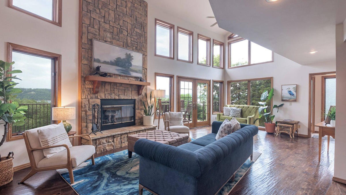Lost Bridge Village House | Lost Bridge Lodge on BEAVER LAKE! Across from POOL