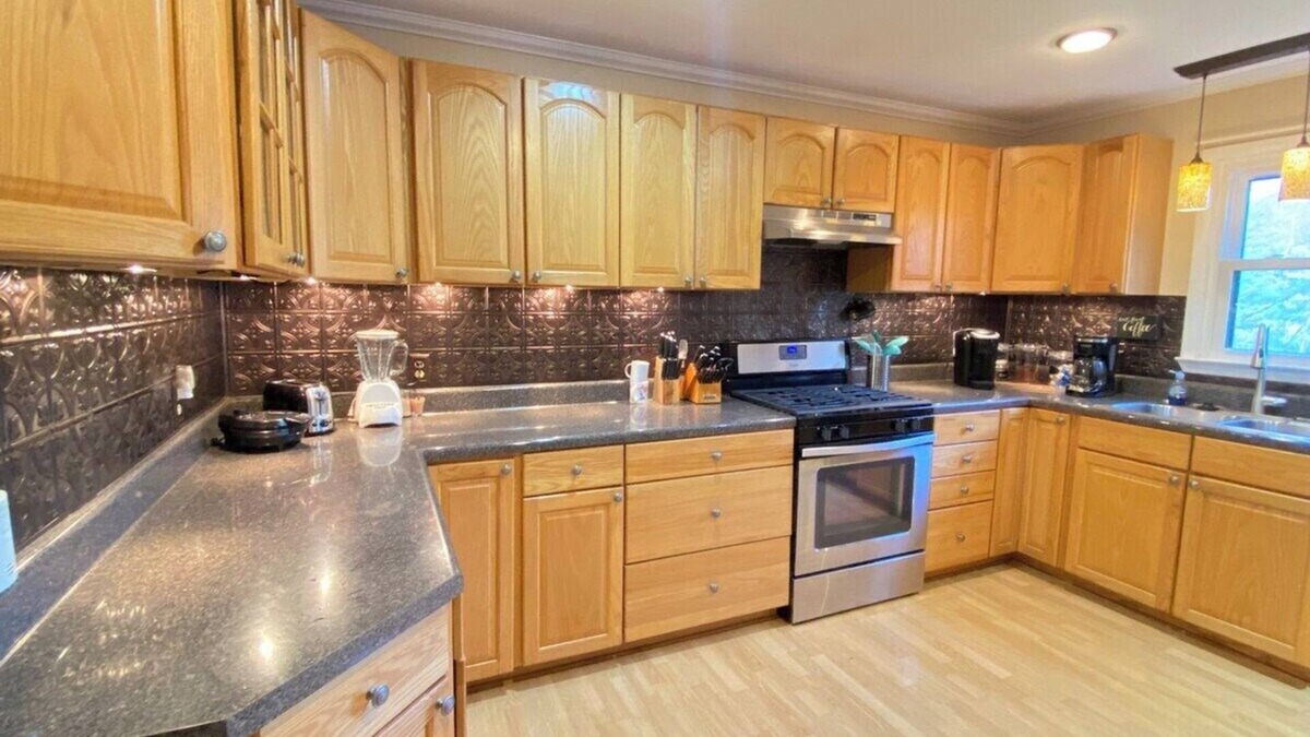 Canton Apartment | Lost Cove Lodge | Private Hot Tub w/Mountain View