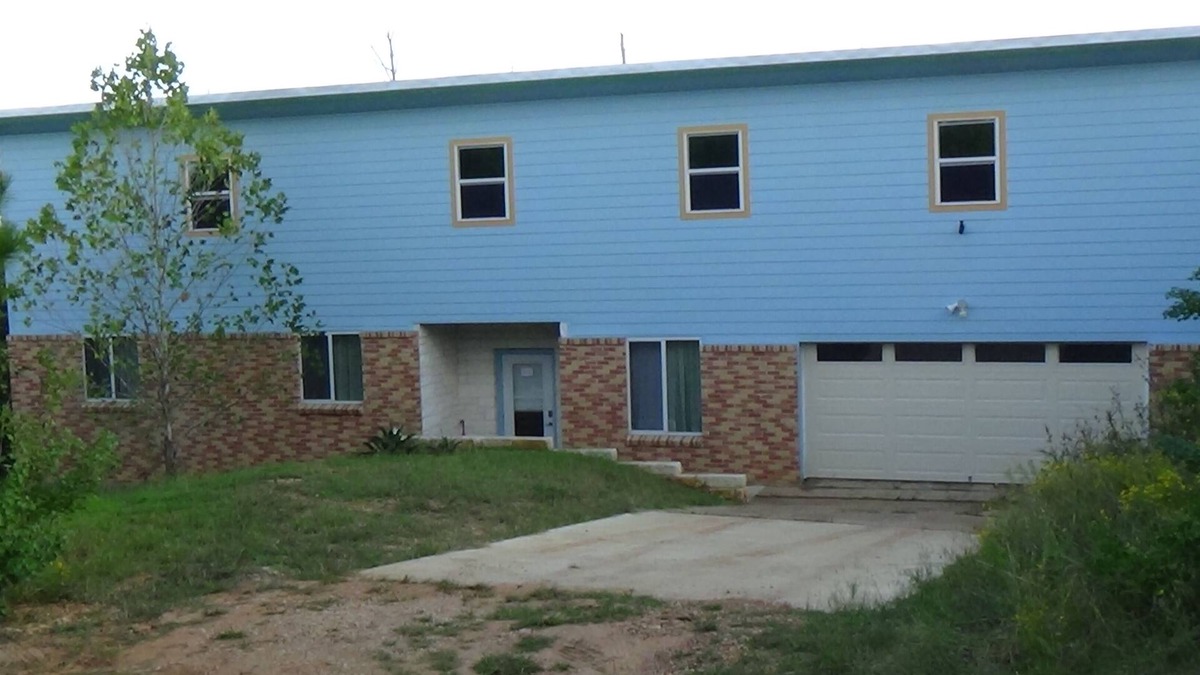 Bastrop County House | Lost Pines Lake House near Bastrop State Park and Buescher State Park.