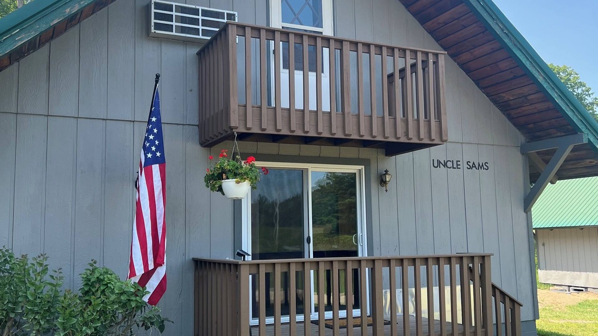 Northeast Michigan Cabin | Lost Pines Lodge - Uncle Sam - Cabin 1 - Pet Friendly