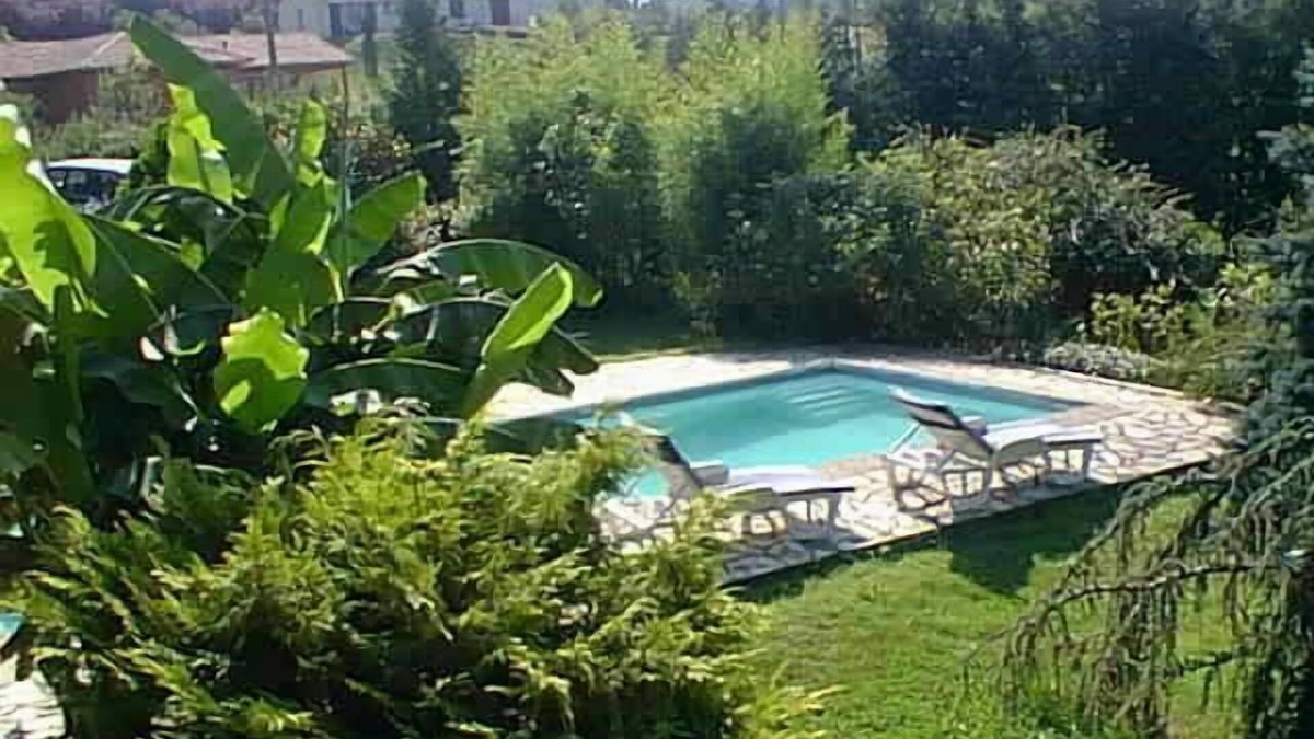 Saint-Etienne-de-Maurs Apartment | Lot /Cantal limit in wooded park charming apartment 4 people swimming pool.