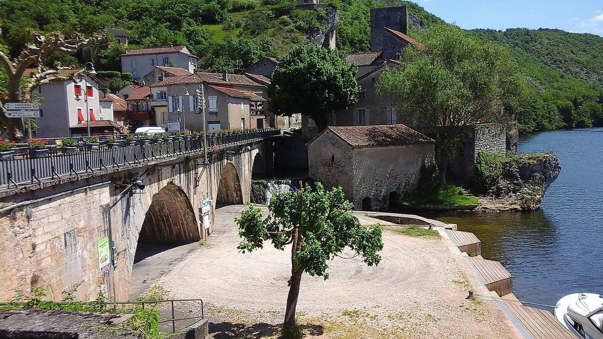Laroque-des-Arcs Apartment | Lot Valley. 5 km from Cahors