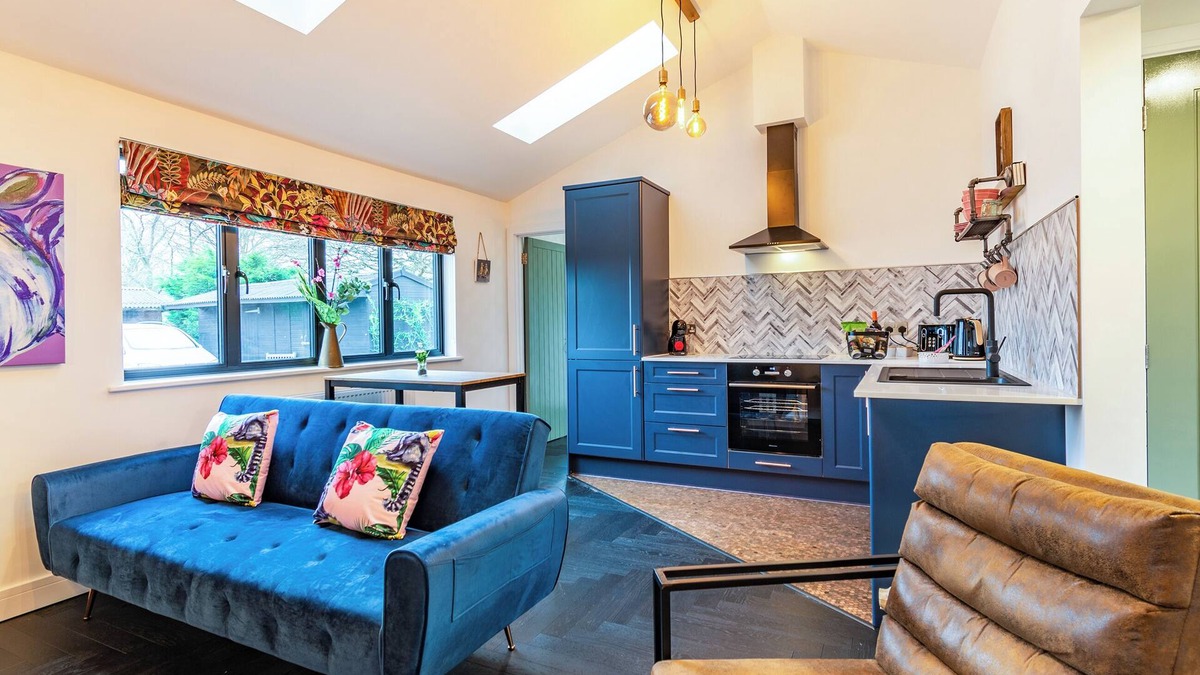 Maidstone Cottage | Lottie's Luxurious Lodge - UK36784