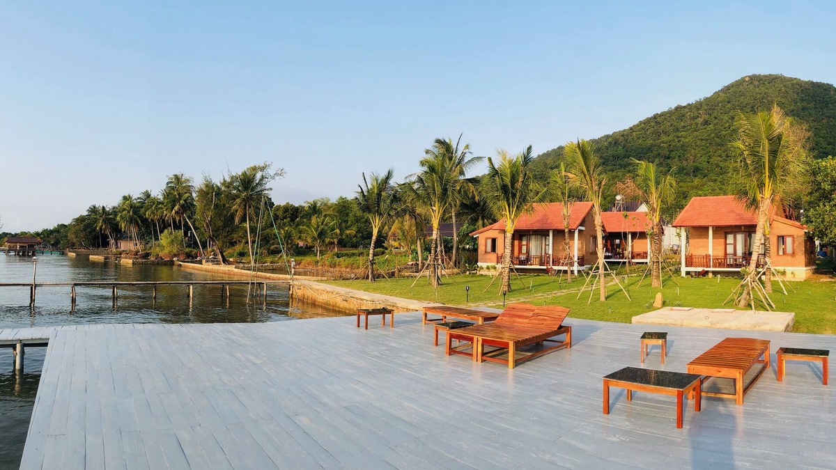 Ham Ninh Ski Chalet | Lotus Home, A Unique Sunrise Chalet
