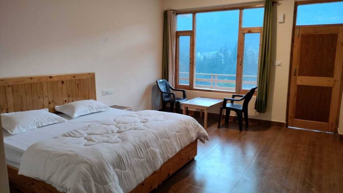 Burwa Bed & Breakfast | Lotus House Mountain View private room with Front Balcony with river View