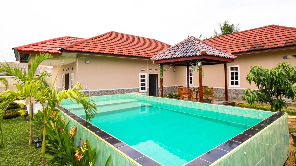 Palembang Villa | Lotus Villa 3 Bedroom Villa with Swimming Pool
