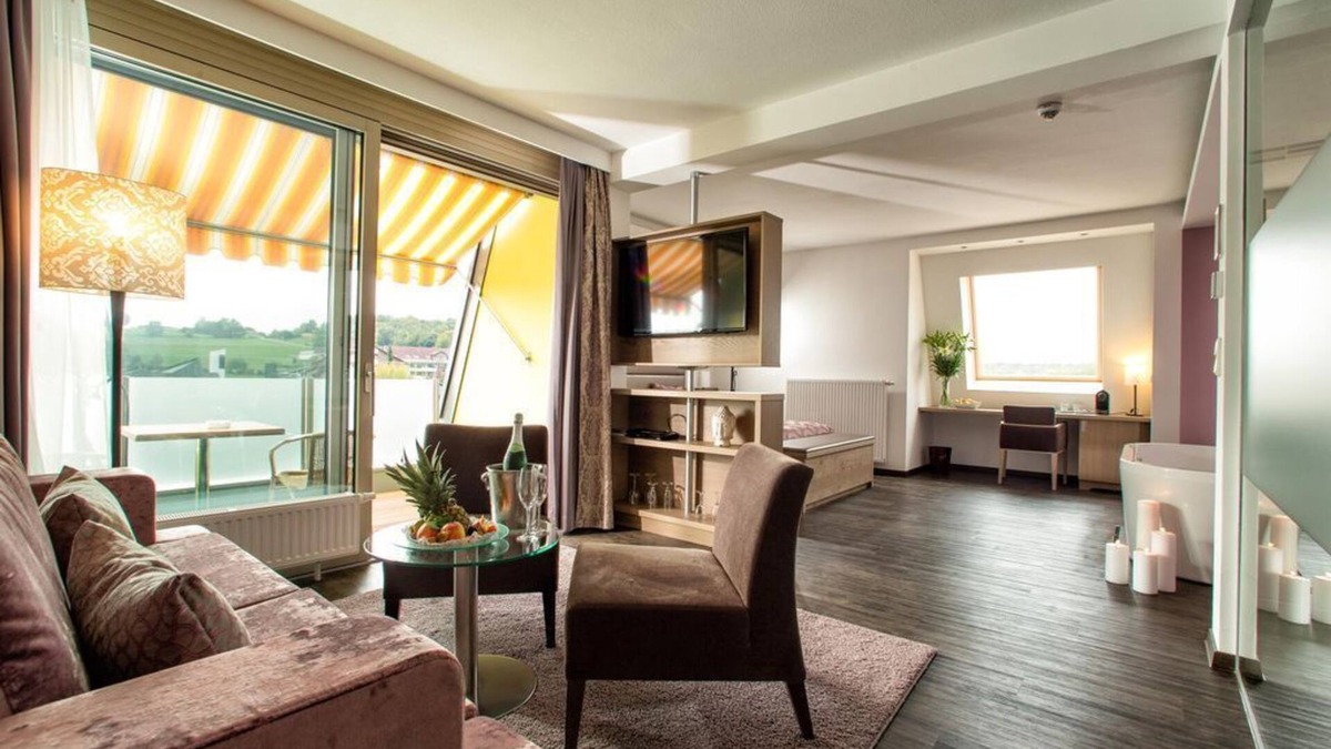 Loipersdorf bei Fuerstenfeld House | Lotussuite - 1 Nacht Inkl. Therme - Thermenhotel Vier Jahreszeiten