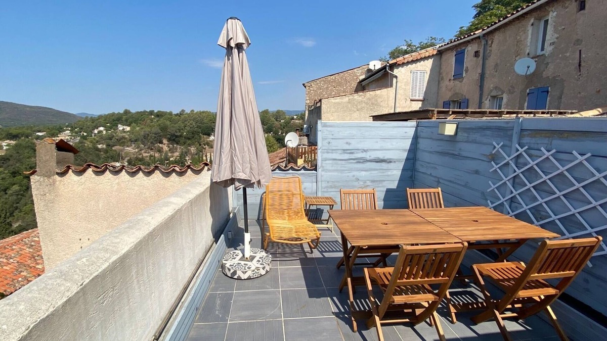 Bagnols-en-Foret House | Lou Soleié : Belle Maison de Ville Avec Magnifique vue Depuis Terrasse sur Toit