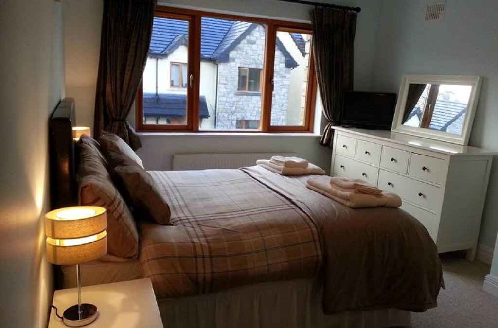 Mohill House | Lough Rynn Spacious Self-Catering