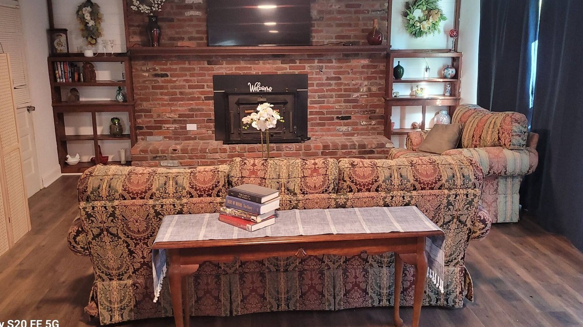 Mount Washington House | Louisville's Best: Just 18 miles to Bardstown, Ky-Bourbon Capital of the World.