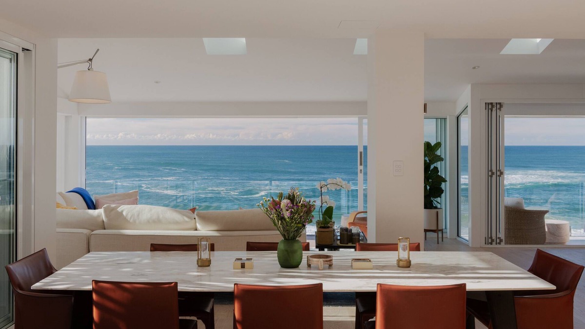 Forresters Beach House | Loulou Beach House – 5 BR incl. Studio