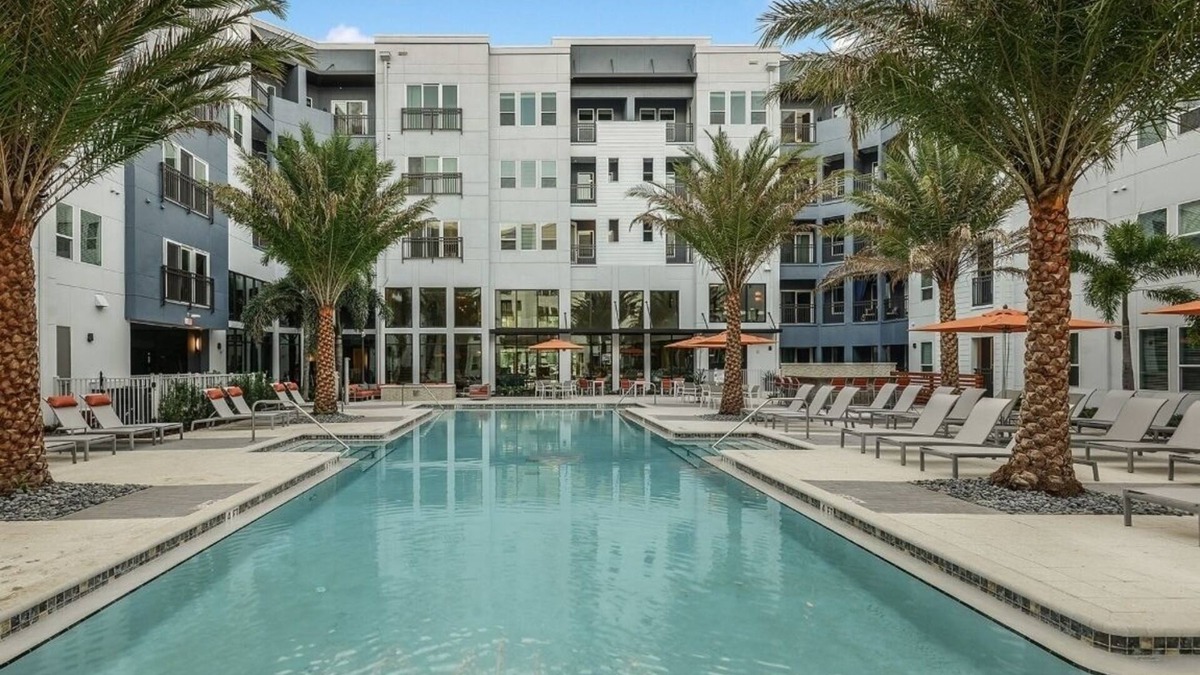Southside Apartment | LOUNGE IN LUXURY