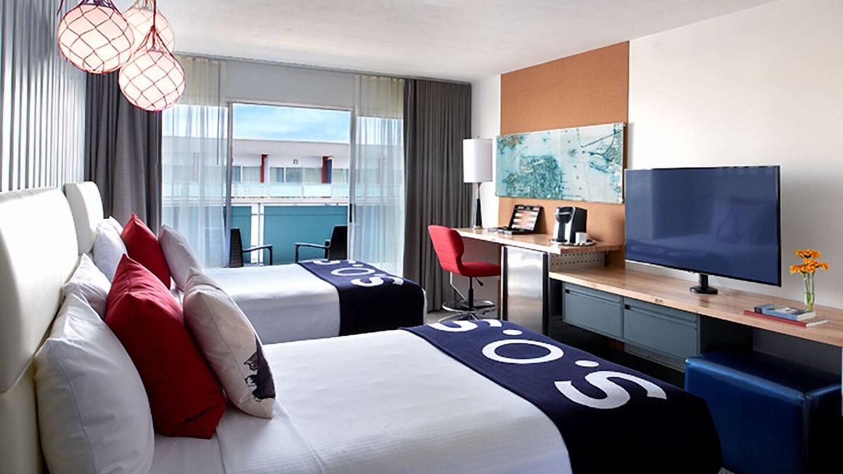 Fisherman's Wharf Hotel | Lounge & Play Near Bay Tours + Fisherman’s Wharf Fun