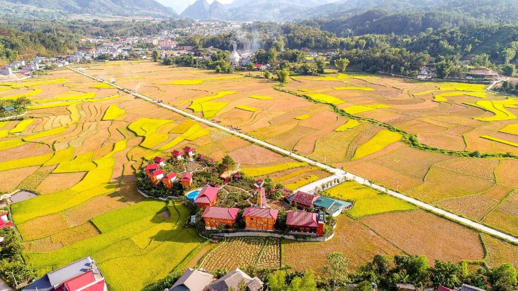 Than Uyen Hotel | Love hill than Uyên