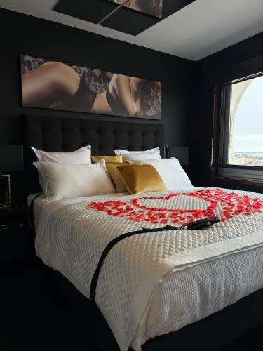 Bourg-l'Eveque Hotel | Love Horizons - Suite vue panoramique - Spa privatif - Rennes Centre