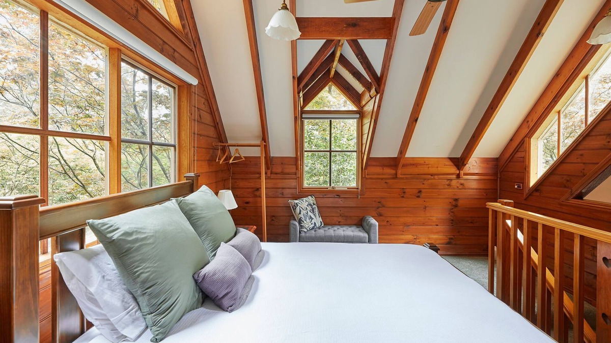 Emerald Cabin | Love in the Mist cabin (new listing)