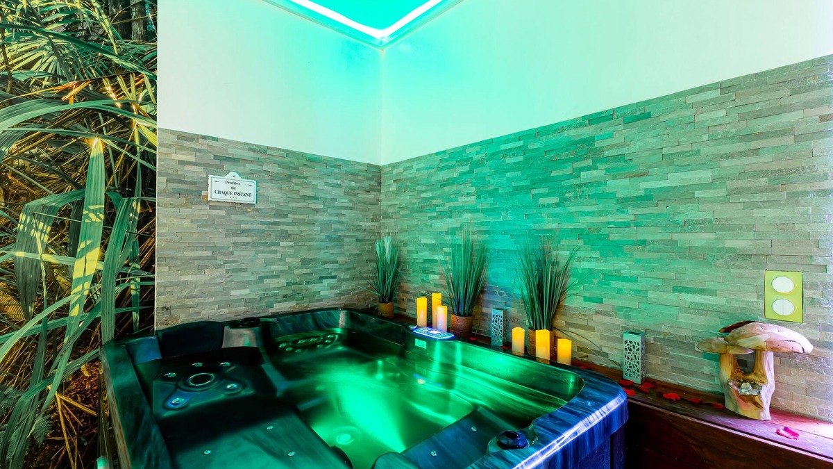 Rhone Apartment | Love Jacuzzi