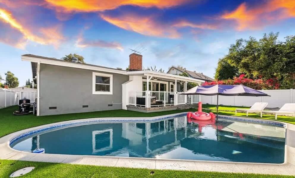 West Hills House | Love & LuxuryHeart Shaped Pool Paradise