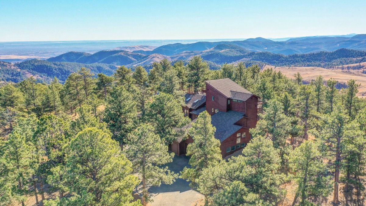 Golden Gate Canyon Cabin | LoVE Ranch, Stunning Mountain/City Views,10 Acres, Near Golden/Red Rocks/Denver