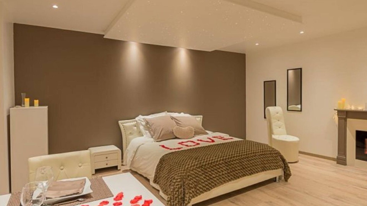 Bort-les-Orgues Bed & Breakfast | Love Room - Auvergne, Massif Central, at the Foot of the Volcanoes
