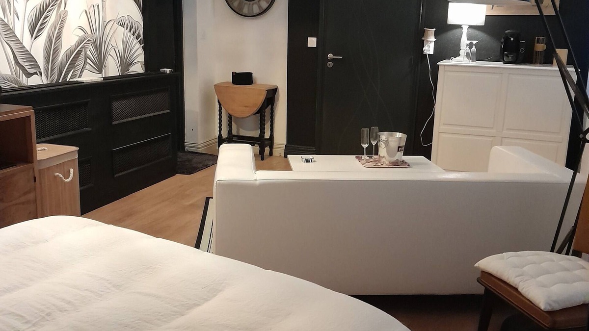 Plelo Apartment | Love-room Avec Jacuzzi Intérieur et Patio à 15 mn des Plages