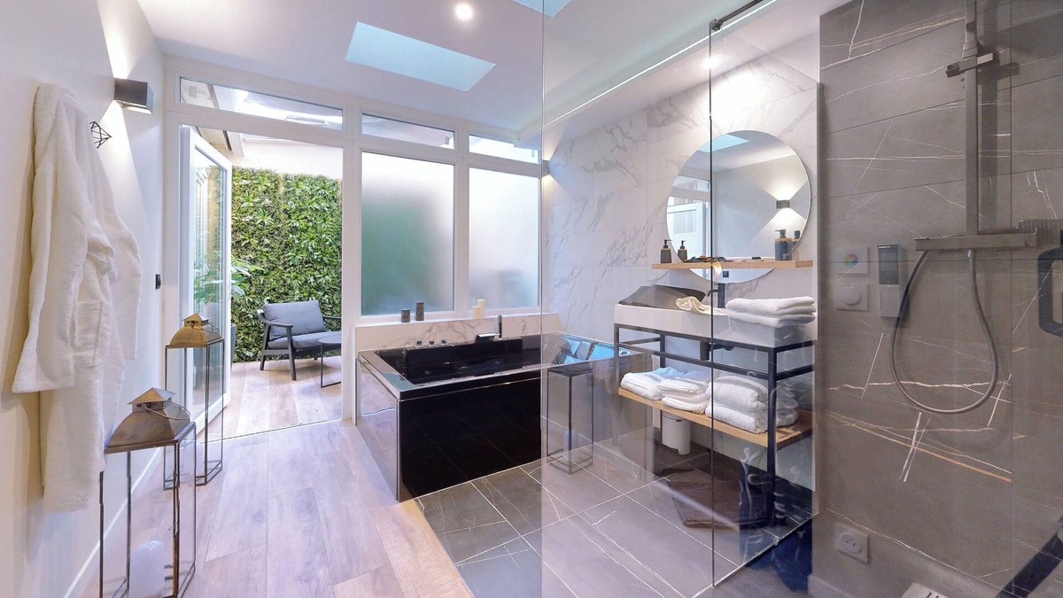 Thiers Apartment | Love room Orion