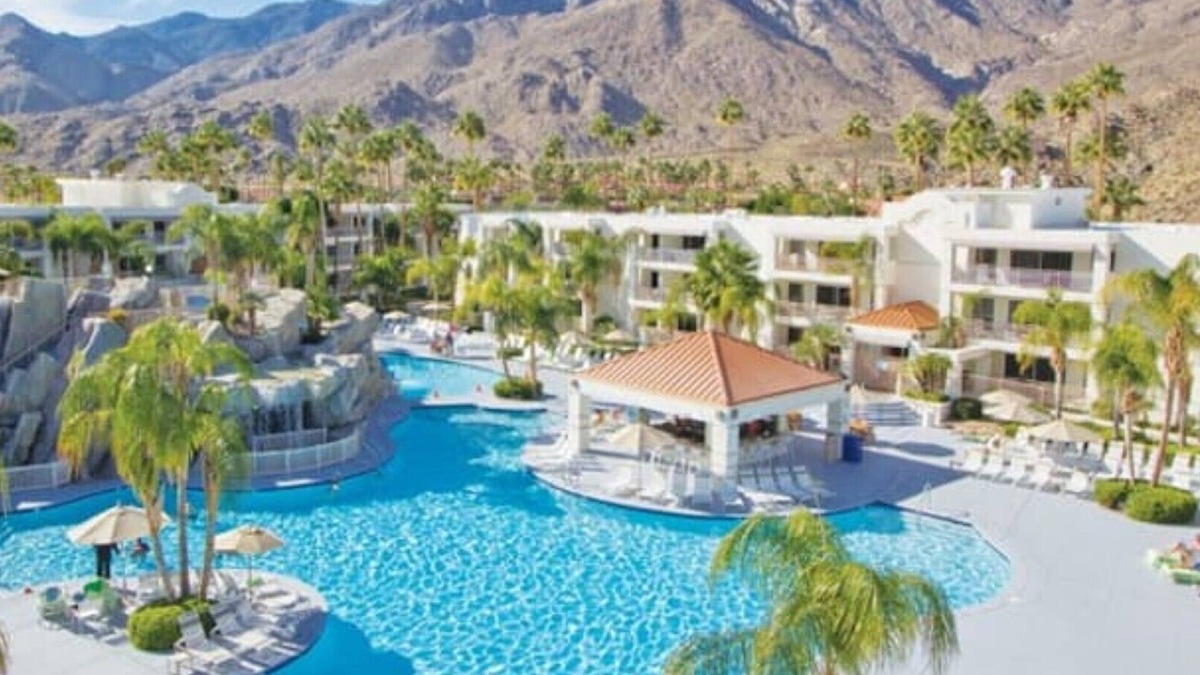 Canyon Corridor Condo | LOVE this POOL! WATERFALLS! 2br SLEEPS 6! KITCHEN!