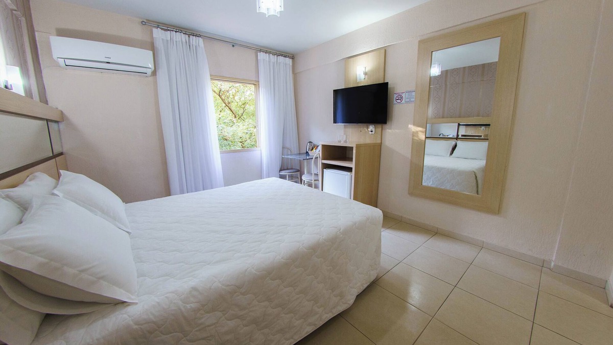 Foz do Iguacu City Centre Hotel | Lovebirds’ Hideaway-Explore Together: Spacious Double Room Near Attractions