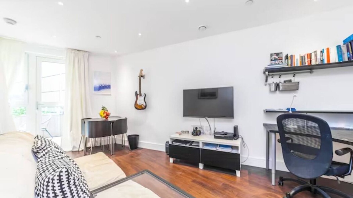Highbury West Apartment | Lovely 1 BDR Flat w/Charming Private Terrace