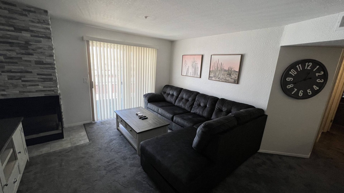 Laughlin Condo | Lovely 1 bed 1 bath just 3.5 miles from casino!