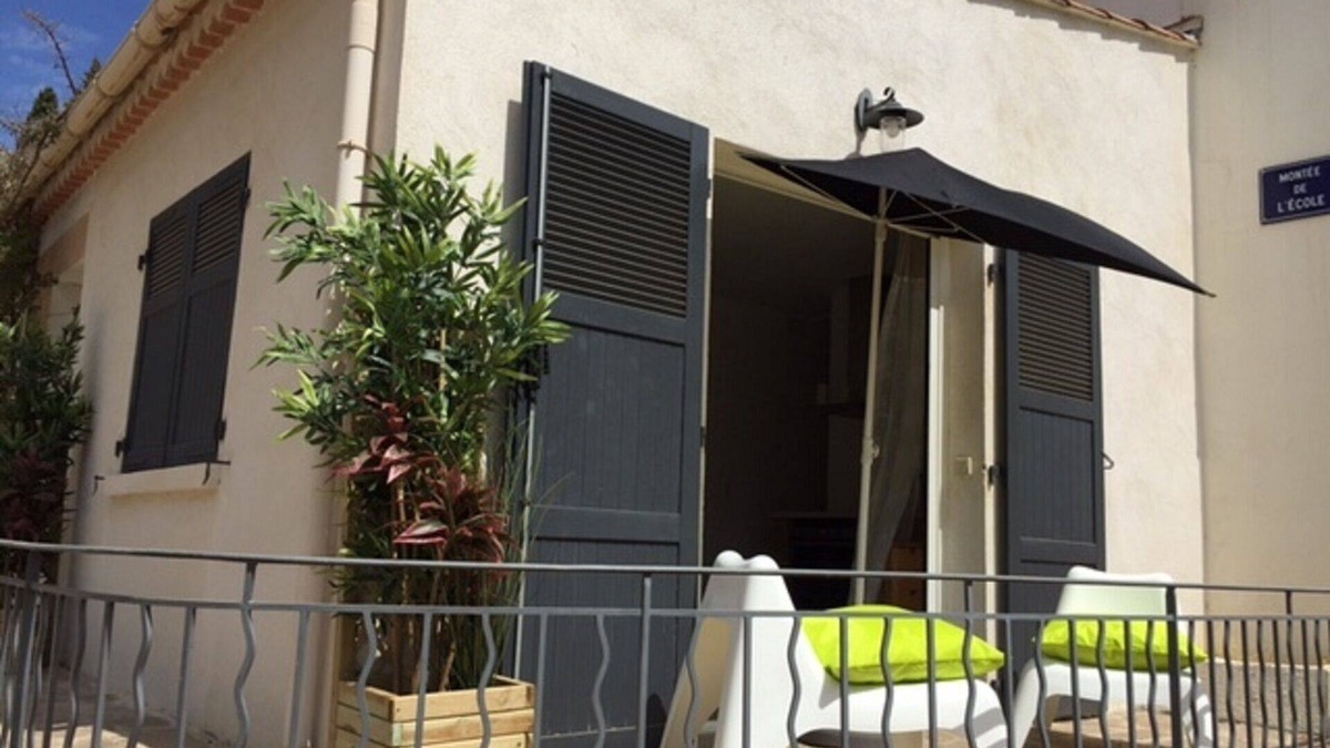 Cabasson Apartment | Lovely, 1 Bedroom Apartment; just a short walk to sea and gorgeous sandy Beach