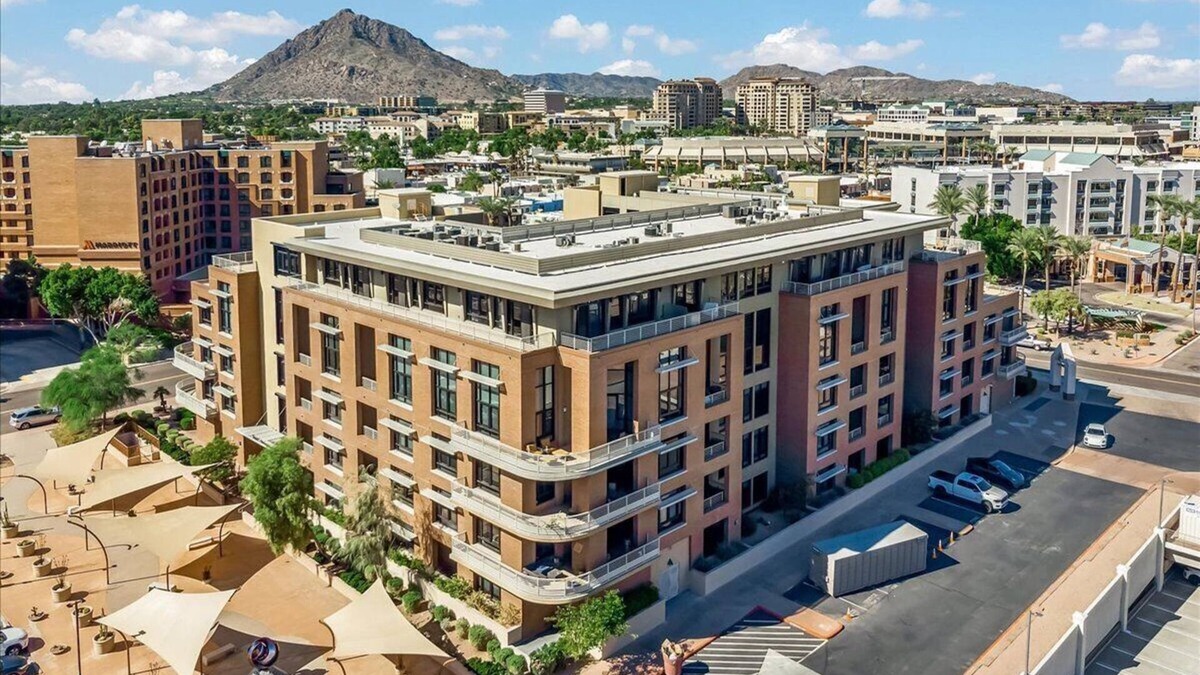 Civic Center Mall Condo | Lovely 1 Bedroom Condo with Office in the Heart of Old Town!