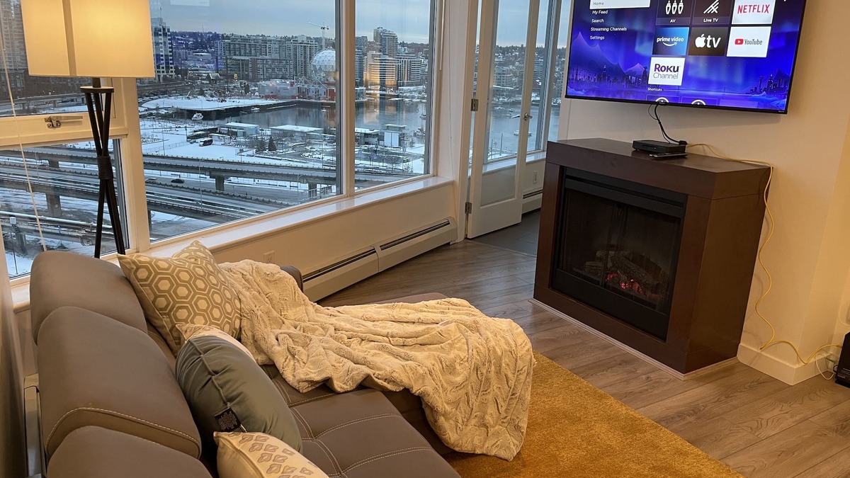 Crosstown Condo | Lovely 1 bedroom condo with amazing view