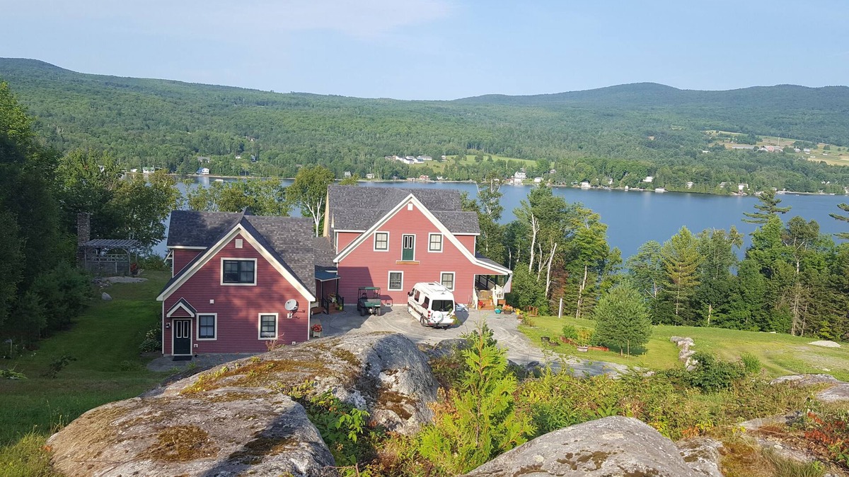 Barton Apartment | Lovely 1 bedroom guest house/apartment on Willoughby Lake with private lakefront