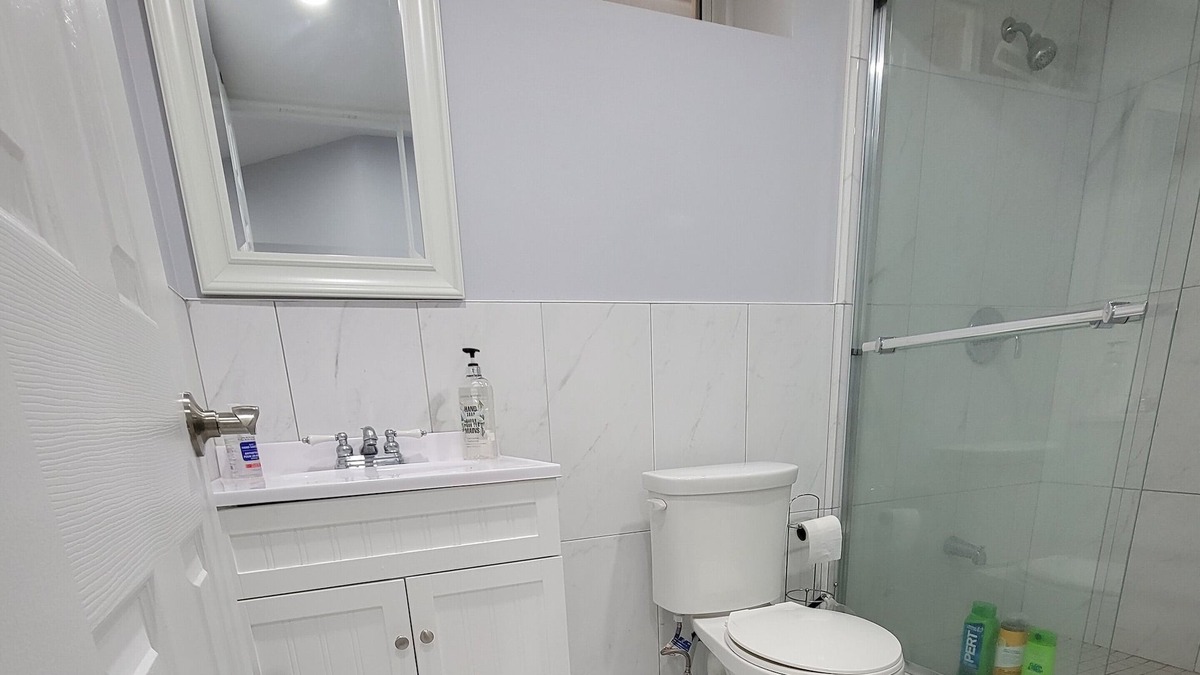 Shelburne Apartment | Lovely 1 bedroom plus den basement studio