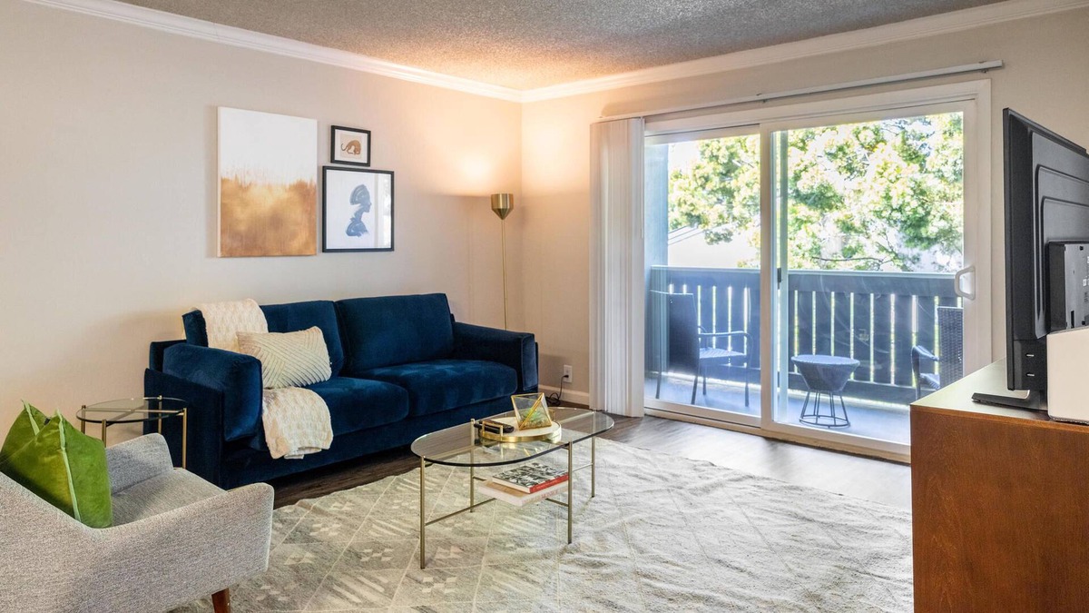West Alameda Apartment | Lovely 1BR Apartment in Alameda w/ Pool + Parking